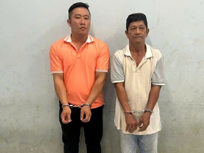 Thịnh và cha vợ. Ảnh: Thanh Niên