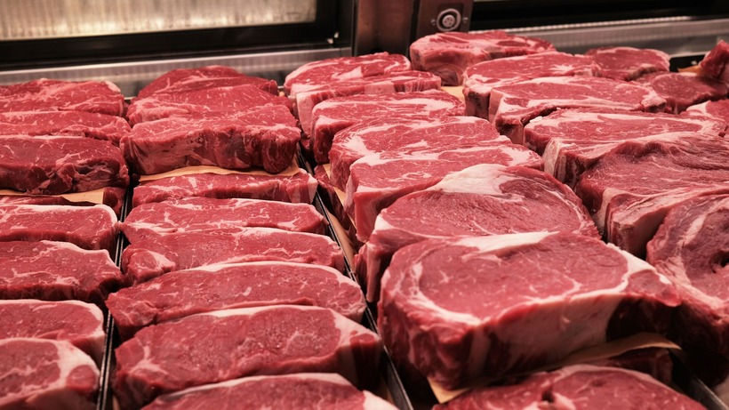 Thịt đỏ và thịt chế biến sẵn chứa hàm lượng protein cao.