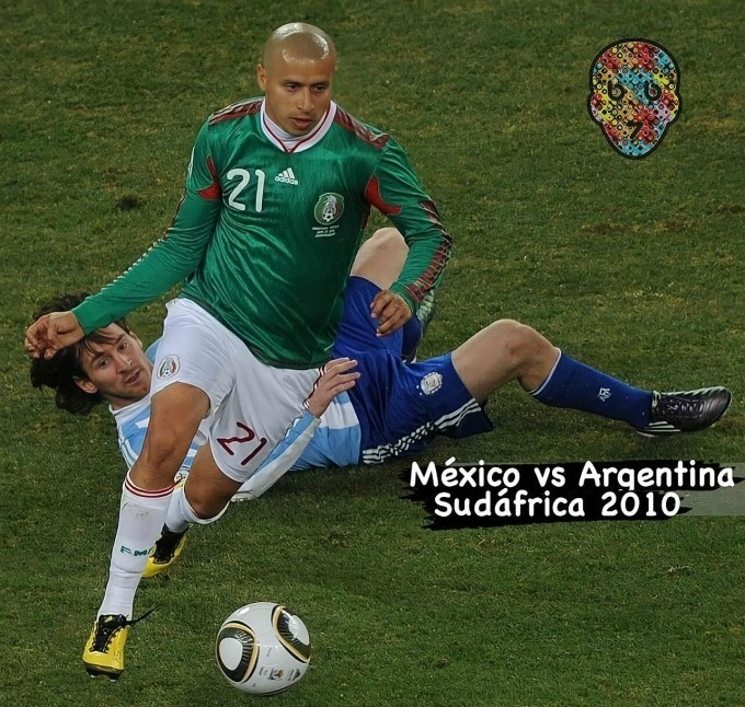 Adolfo Bautista đã chia sẻ bức ảnh của mình với Messi trong trận đấu tại World Cup 2010. Ảnh: IG/bb_7_.