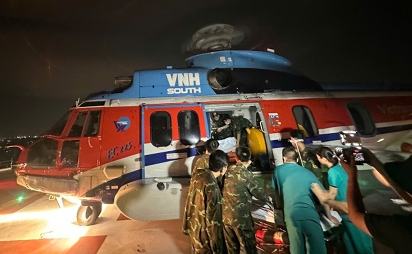 Chuyến bay cấp cứu đã hạ cánh an toàn tại bãi đáp trực thăng Viện Chấn thương Chỉnh hình, Bệnh viện Quân y 175. (Ảnh: HP)