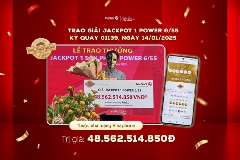 Anh T.C là người đầu tiên trúng giải độc đắc Vietlott năm 2025. Ảnh: Vietlott/ Tiền Phong
