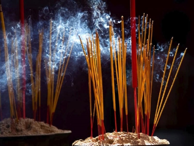 Hít nhiều hương khói tiêm ẩn nguy cơ mắc ung thư. Ảnh minh họa