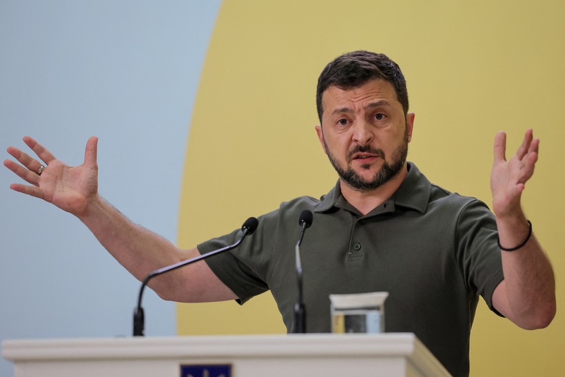 Tổng thống Volodymyr Zelensky cho rằng cần phải có ít nhất 200.000 binh lính châu Âu làm nhiệm vụ gìn giữ hòa bình ở Ukraine. Ảnh: Reuters