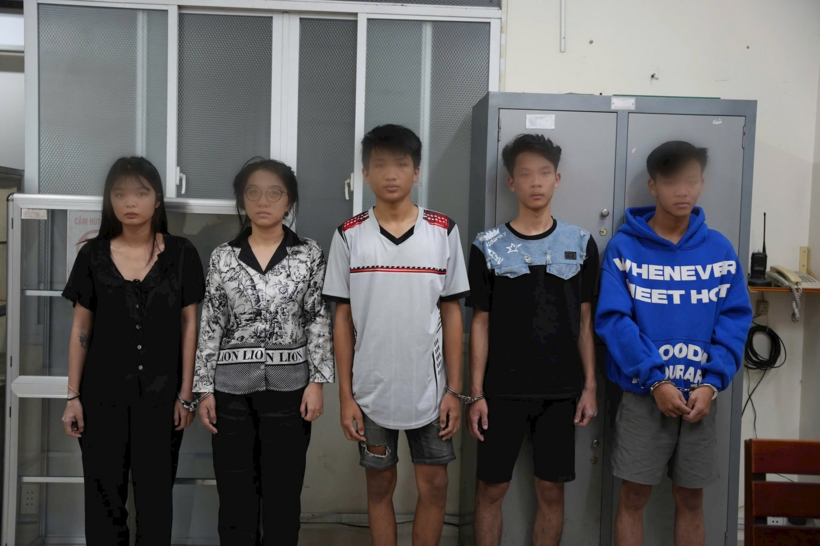 5 đối tượng “Lừa đảo chiếm đoạt tài sản" bị Công an khởi tố. Ảnh: Công lý