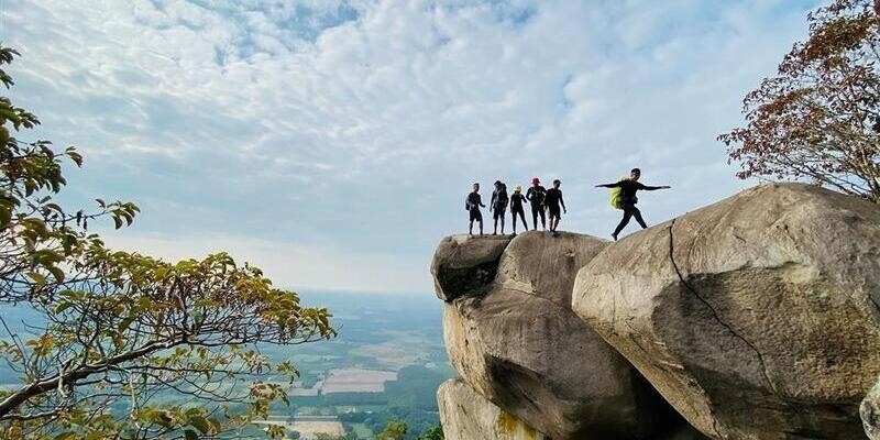 Trekking chinh phục núi Bà Đen là trải nghiệm yêu tích của nhiều người
