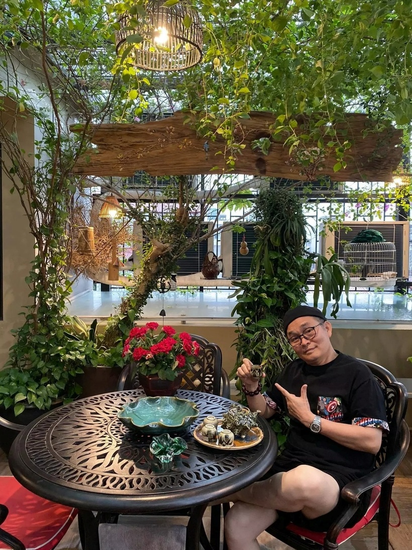 Anh thường xuyên chia sẻ hình ảnh tại căn nhà này trên trang cá nhân, hé lộ không gian sống khiến ai nấy trầm trồ.
