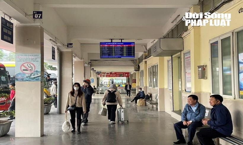 Theo ghi nhận, lượng khách trong các ngày cao điểm gần Tết Nguyên Đán tại bến xe có thể tăng lên hơn 350% so với ngày thường.