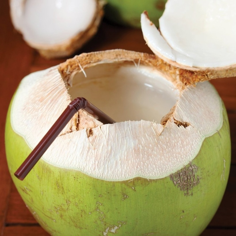 Các nhà nghiên cứu đã chỉ ra rằng cytokinin được tìm thấy trong nước dừa giúp điều chỉnh sự phát triển tế bào da.