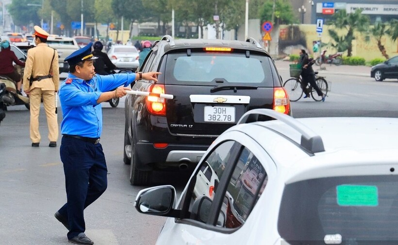 Cảnh sát và Thanh tra giao thông sẽ điều tiết, cho phép xe được quay đầu liên tục tại các nút giao. (Ảnh: Tiền phong)