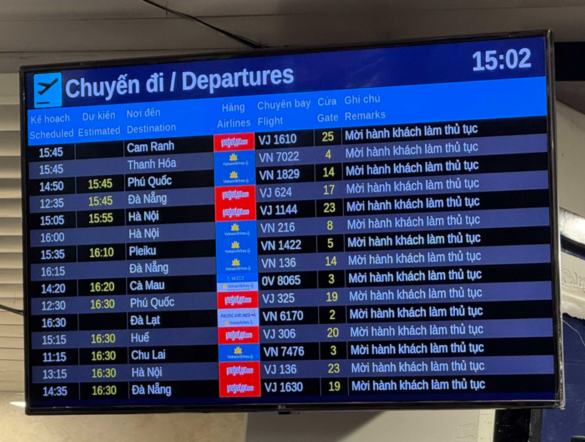 ng loạt chuyến bay bị delay do nhiều sân bay ở các địa phương bị ảnh hưởng bởi sương mù. Ảnh: VietNamNet