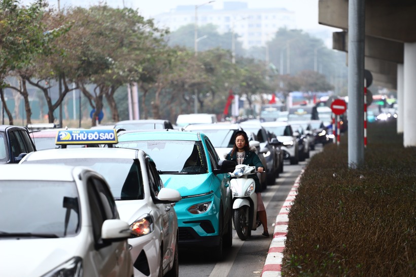 Đến khoảng 9h sáng 25/1, tình hình giao thông trên tuyến đường vành đai, cửa ngõ đã ổn định. Ảnh: Sức khỏe & Đời sống