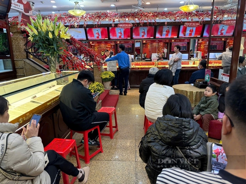 Các thương hiệu vàng cho biết rằng nguồn cung vẫn còn khan hiếm. Ảnh minh họa: Dân Việt