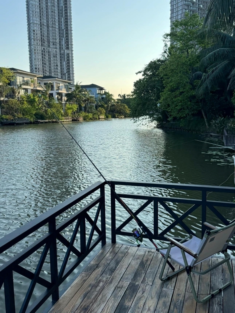 Góc ngồi chơi, câu cá của Đặng Văn Lâm.