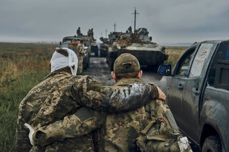 Quân Ukraine đầu hàng hàng loạt ở Velyka Novosyolovka. Ảnh: Reuters