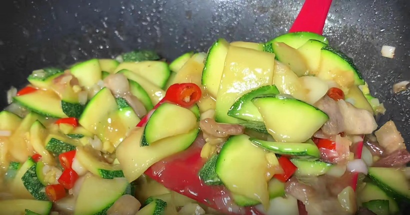 Bí ngòi xào thịt – Món ăn ngon “bá cháy”.