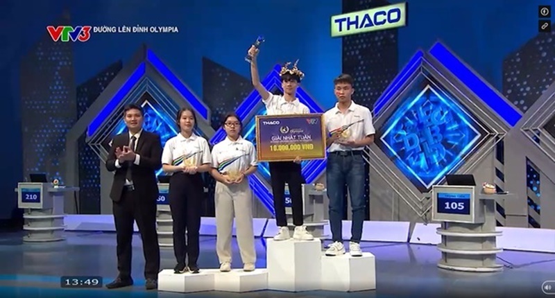Thí sinh Lưu Đức Cường - học sinh trường THPT Kim Sơn A đã xuất sắc lội ngược dòng nhờ phần thi Tăng tốc và Về đích. Ảnh: Báo Tiền phong.