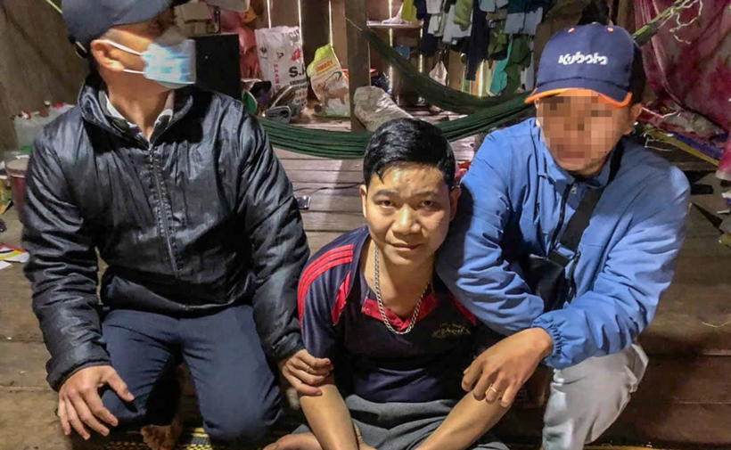 Triệu Văn Hương bị bắt, khởi tố vì tàng trữ súng trong nhà. Ảnh: Pháp luật TP.HCM