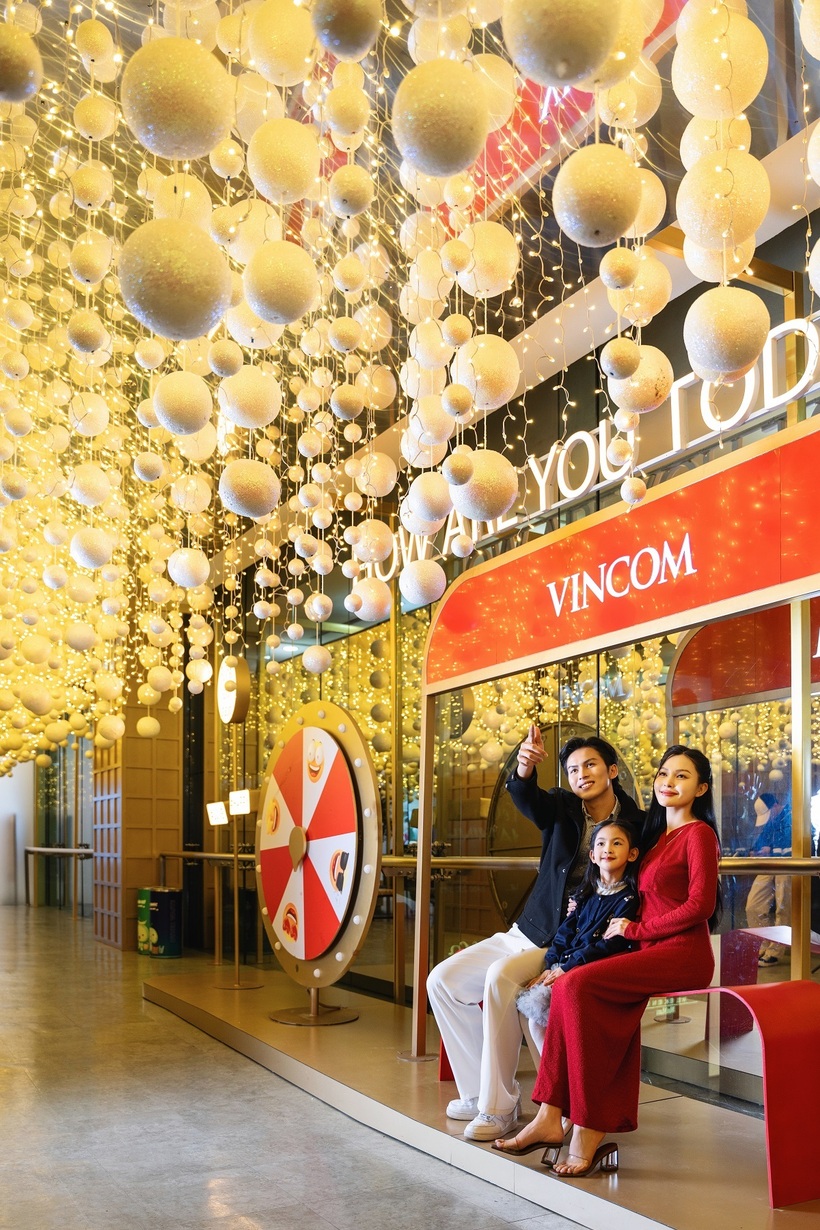 Góc check-in lung linh cùng cả gia đình tại Vincom Center Bà Triệu