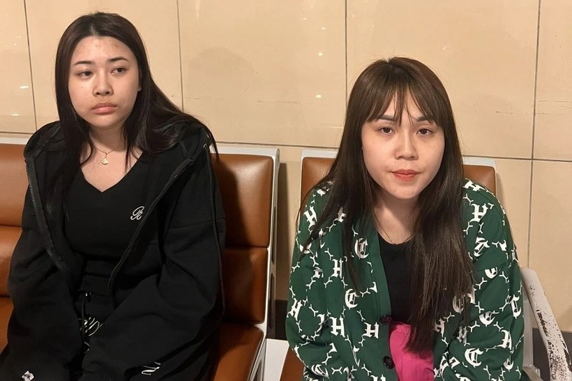 Đối tượng Phạm Thị Huyền Trang - nữ quản lý cấp cao (áo đen). Ảnh: Dân Trí.