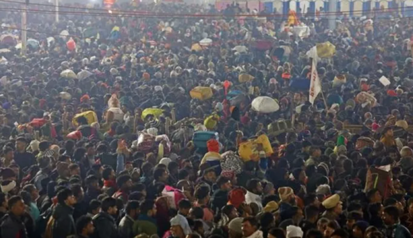 Đám đông khổng lồ đổ về Prayagraj, bang Uttar Pradesh vào sáng sớm 29/1. Ảnh: Yonhap