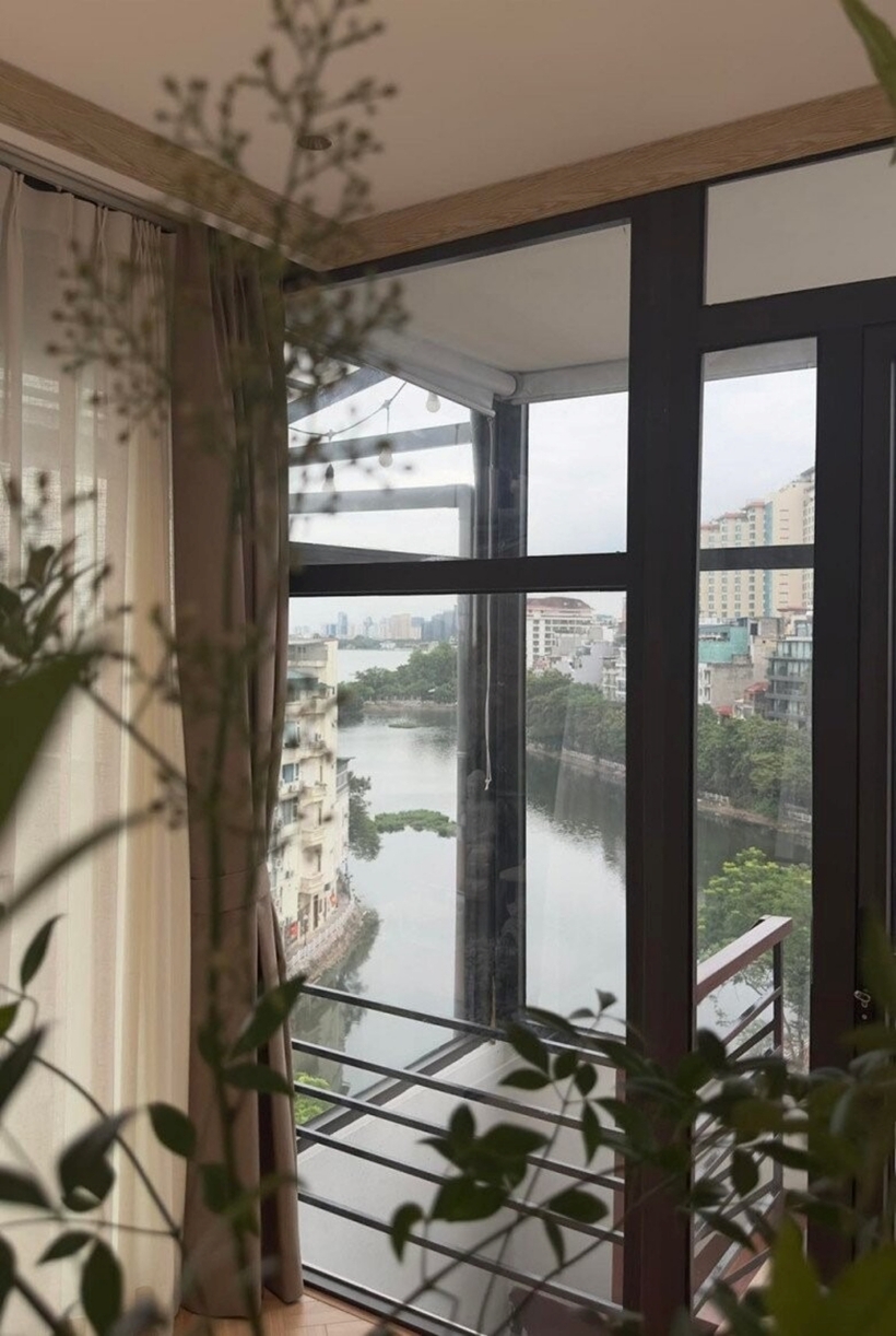 Căn nhà của MC Bạch Lan Phương sở hữu view hồ cực đẹp.