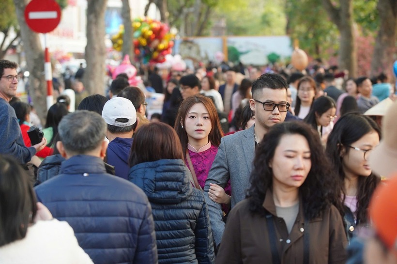 Nhiều bạn trẻ nô nức du xuân.