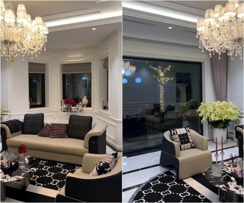 Phòng khách có không gian thoáng đãng, với cửa kính lớn nhìn ra khu vườn. Huyền My chọn thảm, gối đều hàng hiệu, đi cùng đèn pha lê để căn nhà thêm sang trọng.