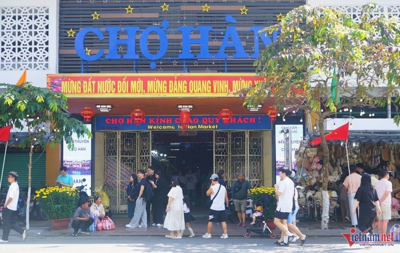 VietNamNet cho biết, du khách đến Đà Nẵng tăng cao nâng công suất phục vụ của các cơ sở lưu trú ước đạt khoảng 50%, trong đó khối khách sạn 4-5 sao và tương đương đạt 60-65% (tăng gần 10% so với cùng kỳ năm 2024).