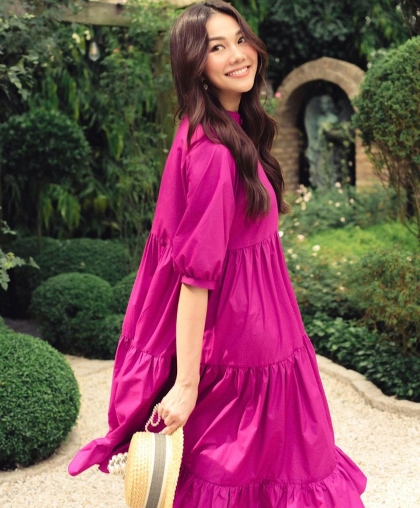 Thanh Hằng đăng qua Hoa hậu Người mẫu qua ảnh vào năm 2002 nhưng lại được công chúng biết đến nhiều hơn với vai trò người mẫu, diễn viên.