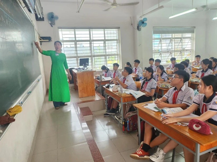 Học sinh lớp 9 Trường THCS Âu Lạc, quận Tân Bình trong 1 tiết học. (Ảnh: Pháp luật TP.HCM)