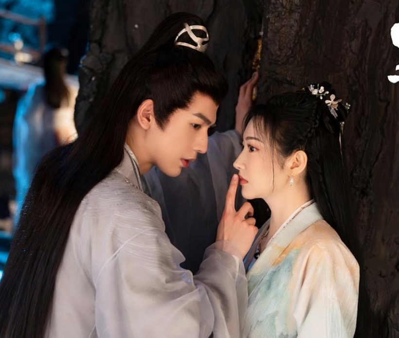 Bộ phim "Tứ hải trọng minh" đóng cùng Trương Lăng Hách của cô không thành công như kỳ vọng.