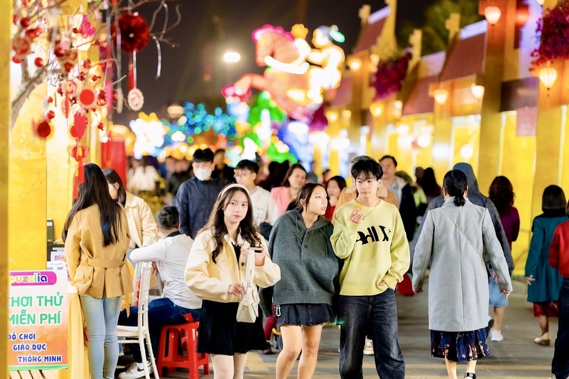 Choáng ngợp sức hút của “Vũ trụ Vin”: 6 ngày đón hơn 11 triệu lượt khách - 2