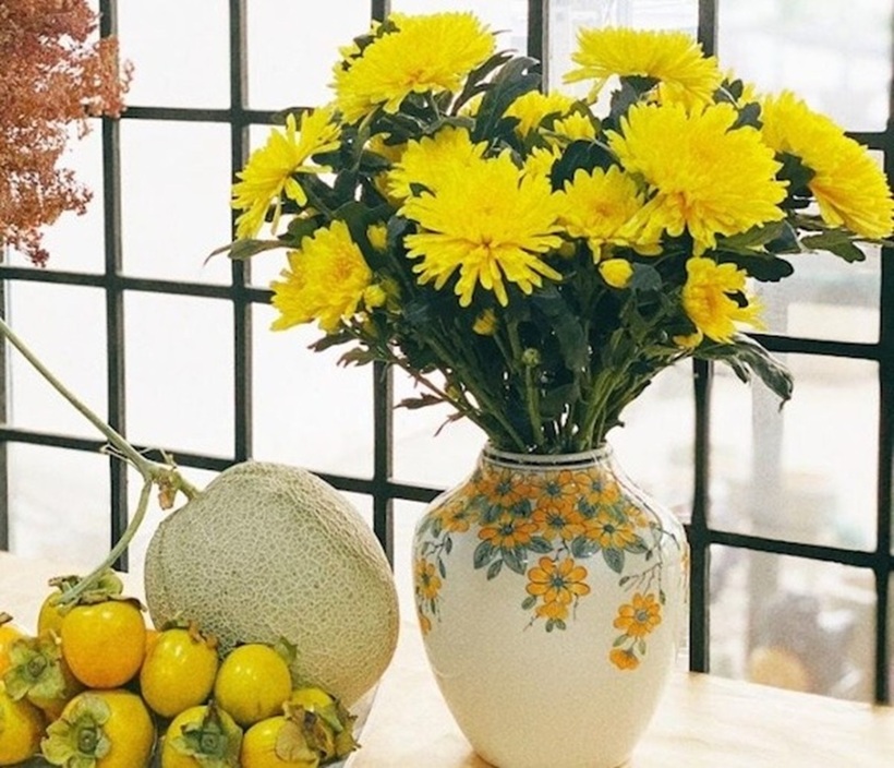 Hoa cúc tượng trưng cho sự trường thọ, may mắn, tài lộc và sự sung túc