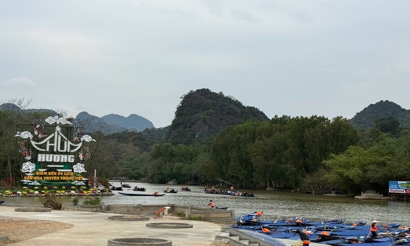 Năm nay, Ban tổ chức lễ hội đã có kế hoạch phân luồng xuồng, đò hợp lý để người dân yên tâm đến vãn cảnh.