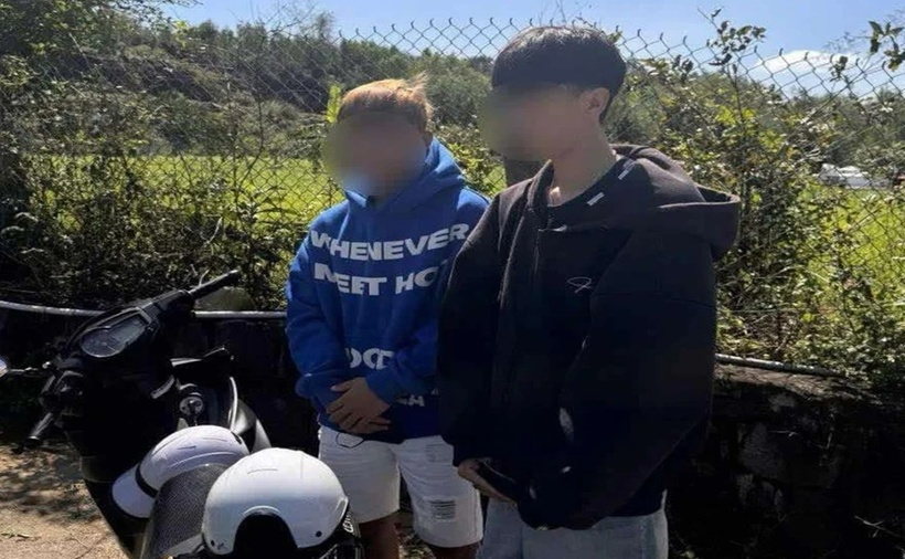 Hai đối tượng trộm 11 con chim chào mào trị giá khoảng 100 triệu đồng. (Ảnh: Báo Pháp luật TP.HCM)