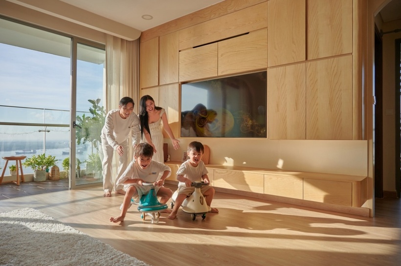 Căn hộ mới của vợ chồng Chúng Huyền Thanh – Jay Quân có diện tích 120m2, được thiết kế theo phong cách Wabi Sabi (vẻ đẹp từ những điều không hoàn hảo), đem đến không gian sống tinh tế, ấm cúng và tràn đầy cảm hứng.