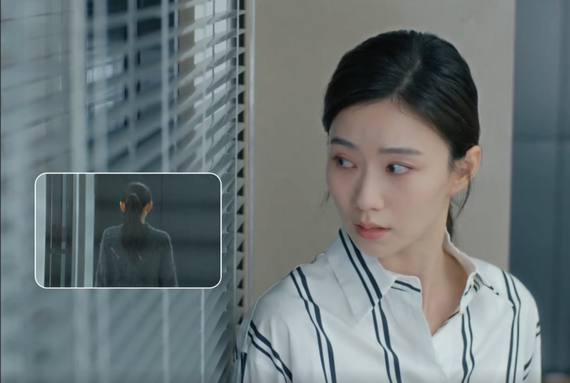 Thẩm Bội đứng ở một góc, lén nhìn theo Tống Nhiễm.