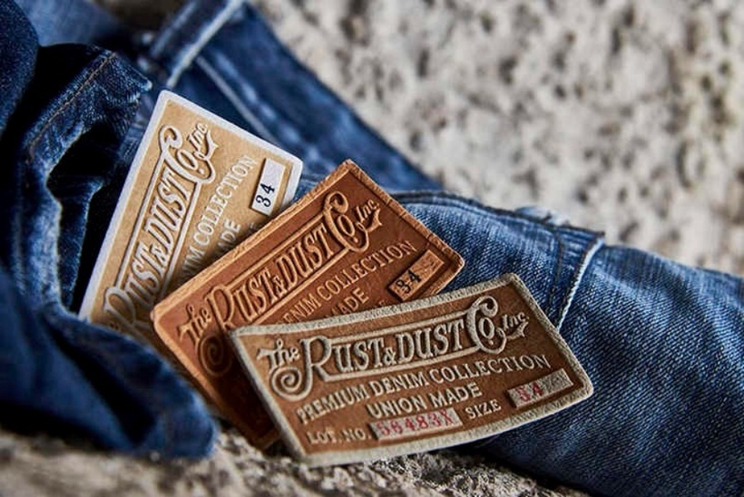 Tại sao cạp quần jean lại có nhãn da?