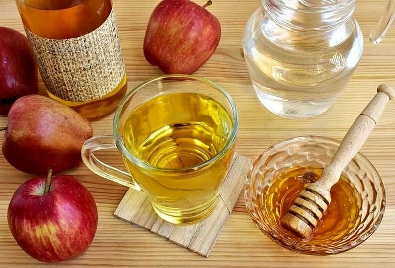 Nước giấm táo và mật ong có thể hỗ trợ điều trị ho.