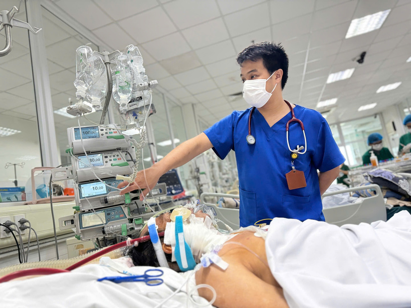 Nhiều người có tâm lý chủ quan khi mắc cúm là vô cùng nguy hiểm. Ảnh: BVCC
