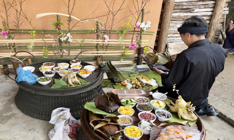 Đồng bào dân tộc Hà Nhì dâng lễ cầu cho một năm tròn đầy, ấm no, bình an đến mọi nhà.