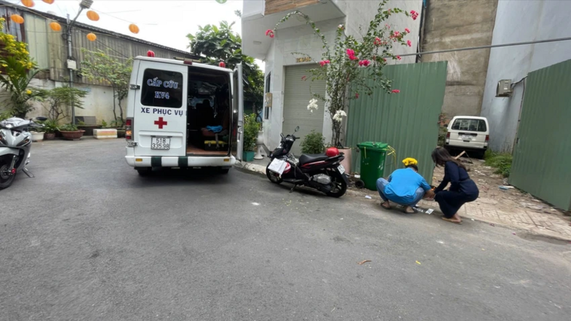 Thi thể trẻ sơ sinh sau đó được đưa về nhà xác để phục vụ điều tra. Ảnh: Pháp luật TP.HCM