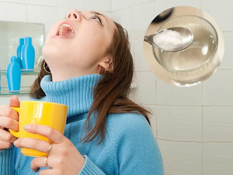 Súc miệng bằng nước muối giúp ngăn sự phát triển của polyp dây thanh