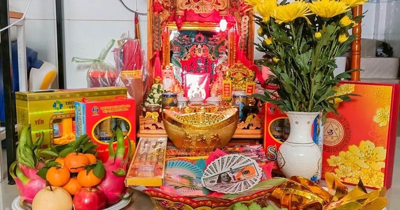 Mâm cúng Thần Tài, tùy theo phong tục tập quán của từng địa phương, sẽ được bày biện những lễ vật khác nhau.