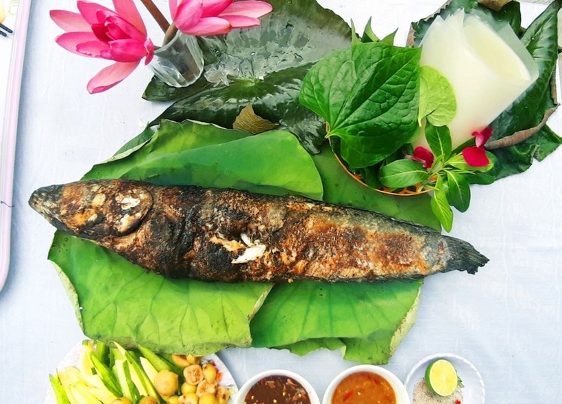 Cá lóc nướng.