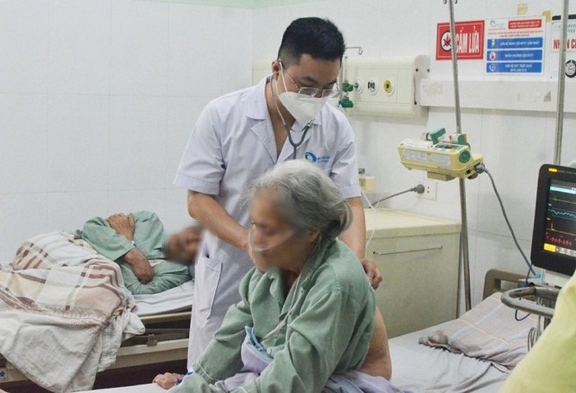 Người bệnh nền, người suy giảm miễn dịch, người ghép tạng, người có bệnh phổi, bệnh tim mãn tính thì nên đi viện khi bị cúm. Ảnh minh họa