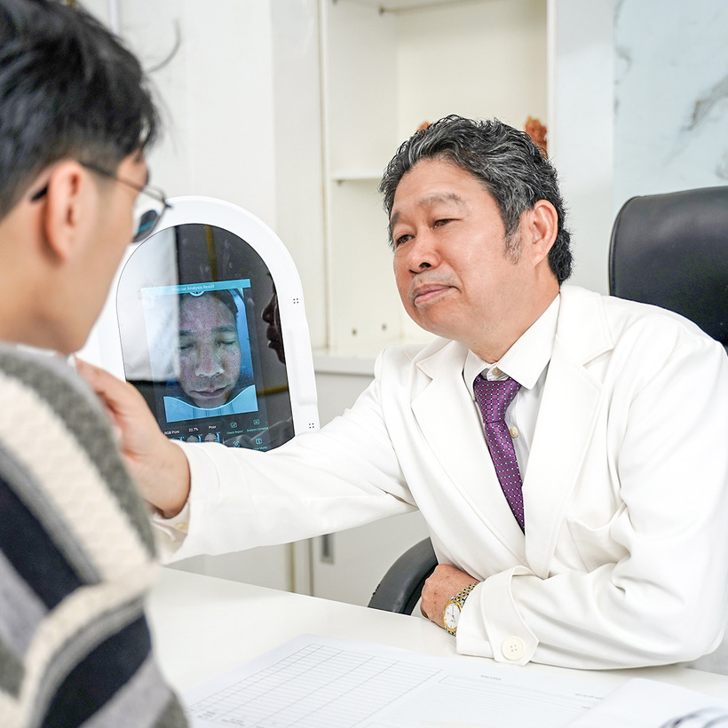 Chân dung bác sĩ Nguyễn Quốc Hưng trong ngành da liễu: Từ tâm đến tài - 1