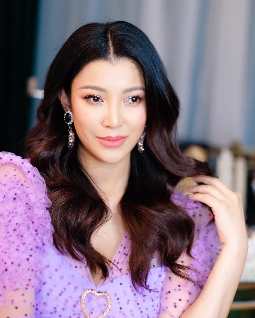 Aimee Morakot xinh đẹp, thông minh và có học thức cao.