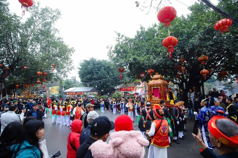 Lễ hội làng Triều Khúc được công nhận là Di sản Văn hóa Phi vật thể Quốc gia từ năm 2019. Tổ chức hằng năm từ ngày 9-12 tháng Giêng (Âm lịch), lễ hội làng Triều Khúc nhằm tưởng nhớ và tri ân Bố Cái Đại Vương Phùng Hưng, vị anh hùng dân tộc đã có công lớn trong việc chống giặc ngoại xâm và bảo vệ đất nước.