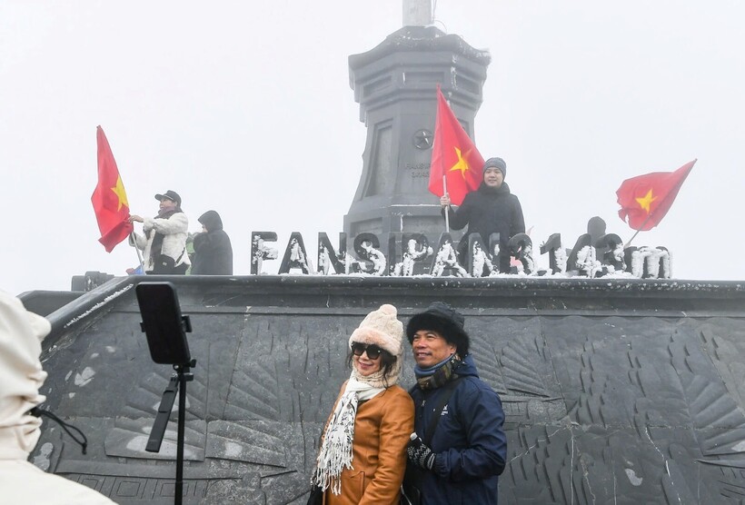 Đỉnh Fansipan được dự báo sẽ có băng tuyết vào cuối tuần này - 1